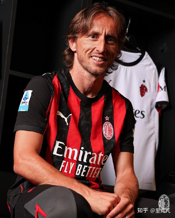 2025年成都混合团体世界杯第二阶段，日乒以8-0战胜瑞典队，取得六连胜，雪藏张本兄妹，伊藤美诚、松岛辉空表现强势。