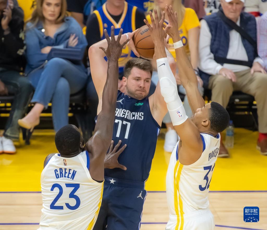 他在接到传 他在接到传